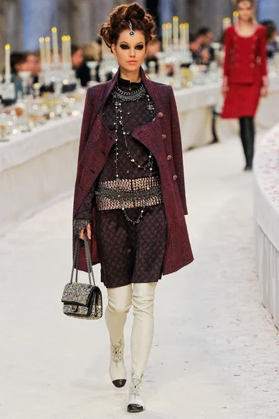 Look 30